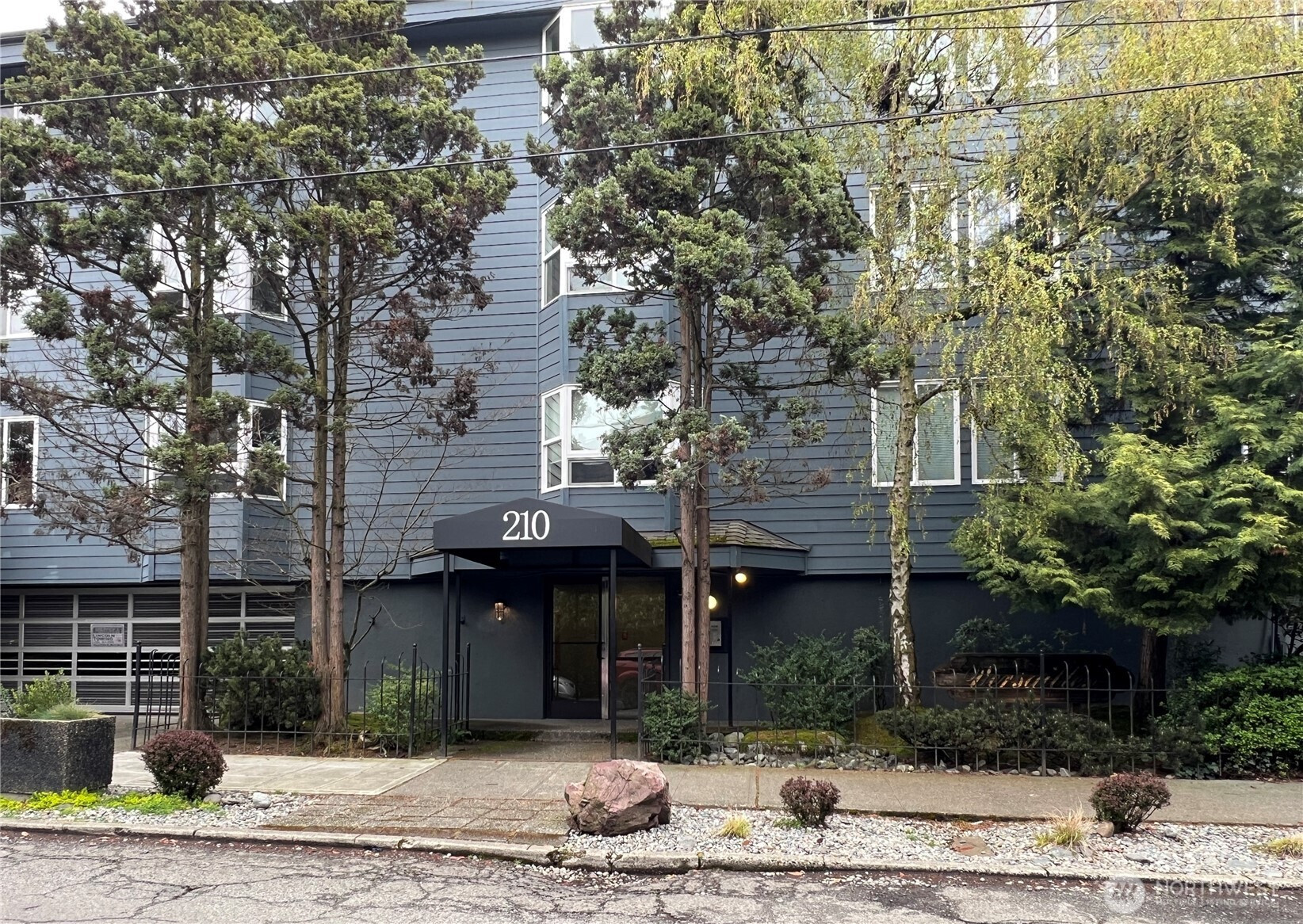 210 Boylston Avenue E, Seattle, WA 98102