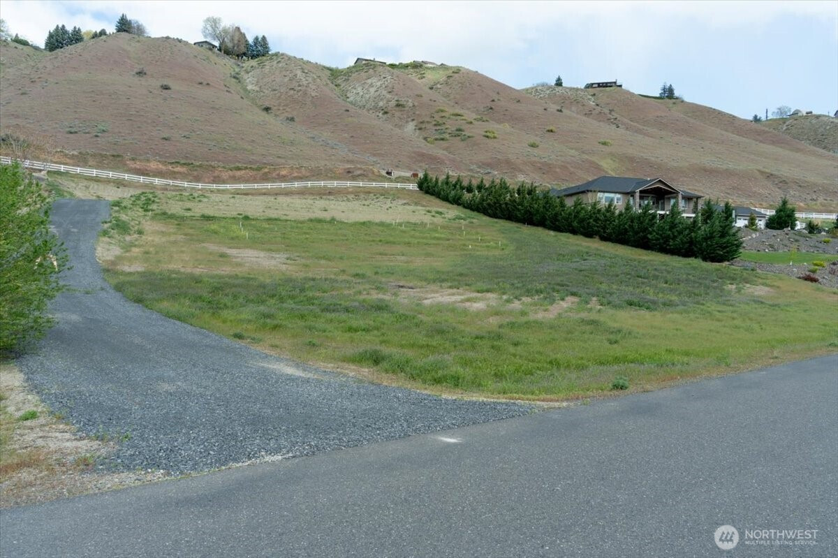 3085 Martin Place, East Wenatchee, WA 98802