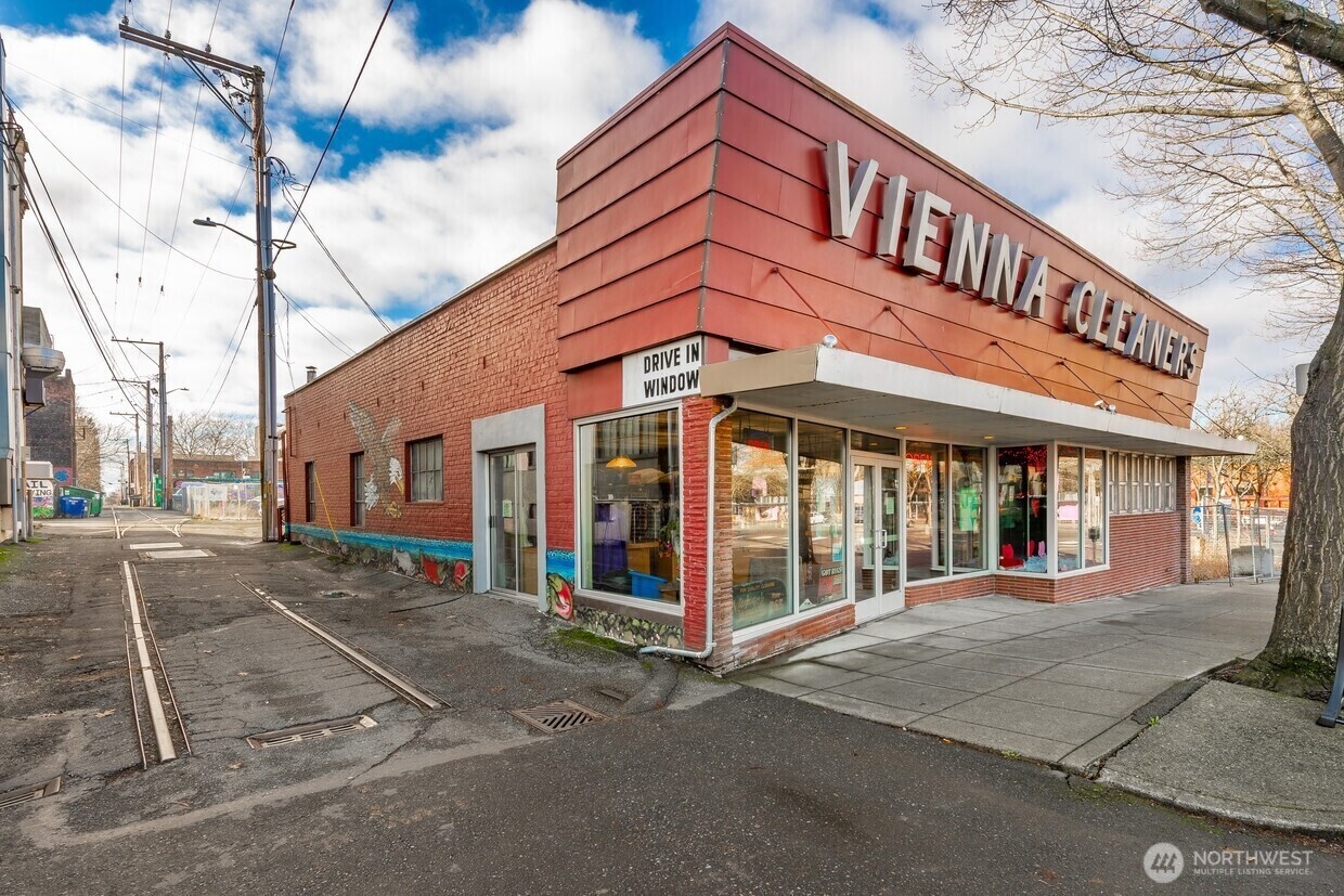 206 E Magnolia Street, Bellingham, WA 98225