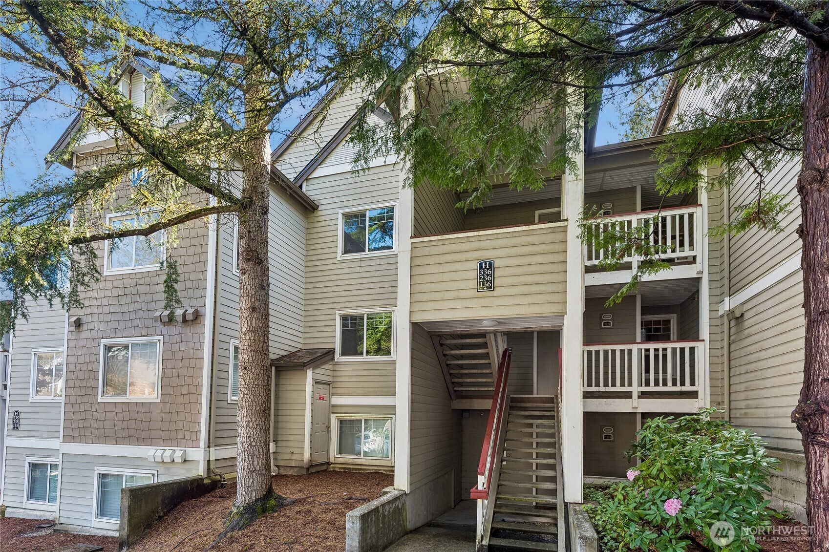 18501 SE Newport Way, Issaquah, WA 98029