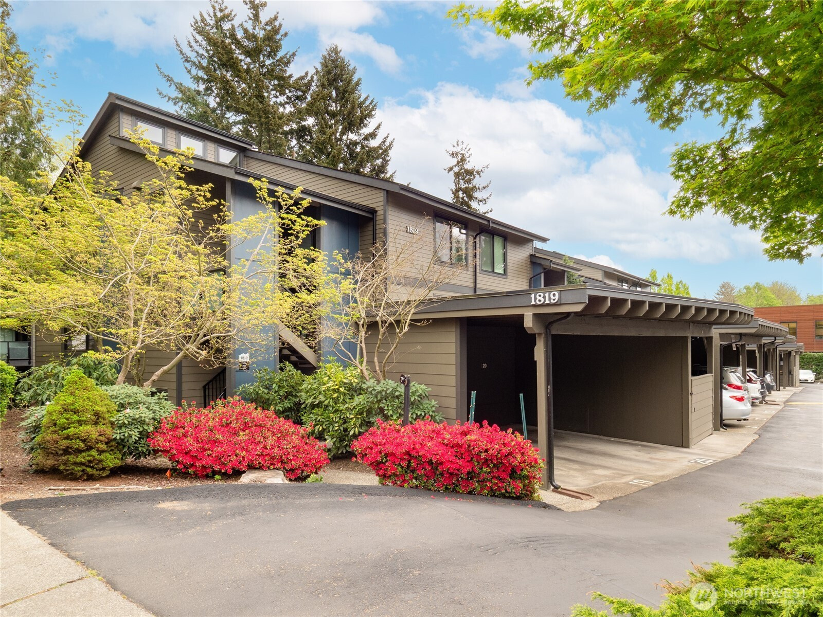 1819 N 107th Street, Seattle, WA 98133