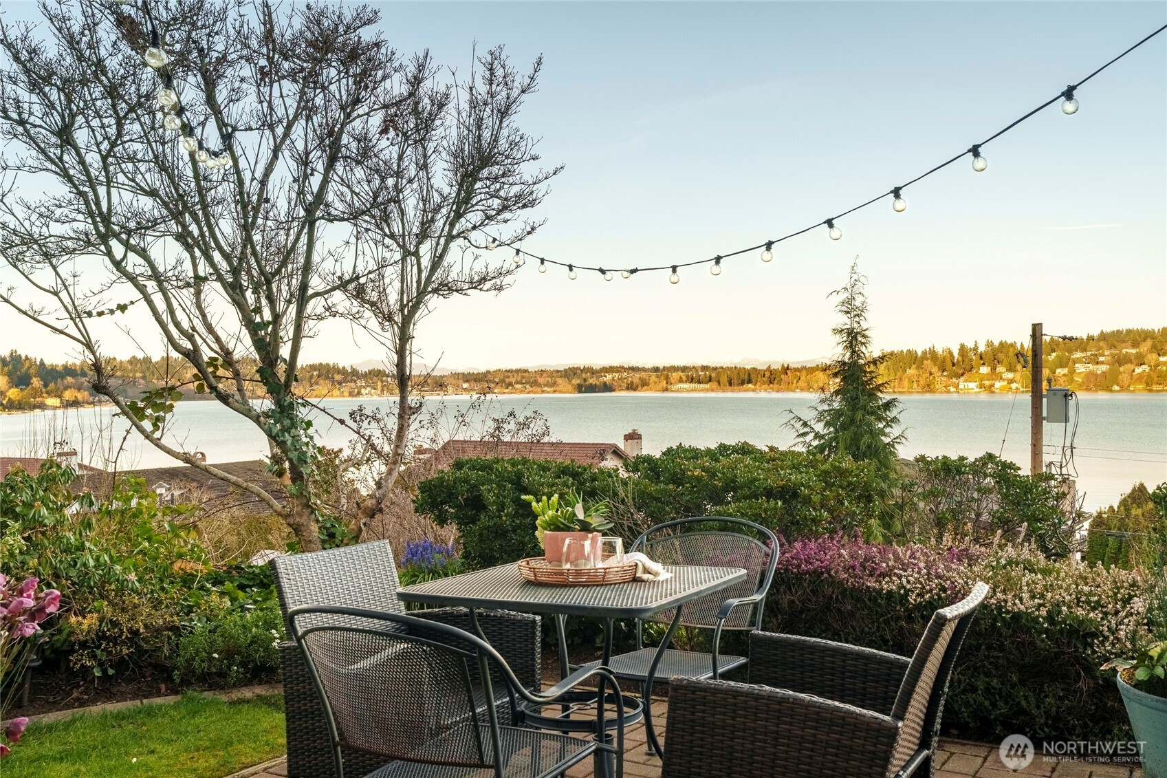 15517 Lake Shore Boulevard NE, Lake Forest Park, WA 98155