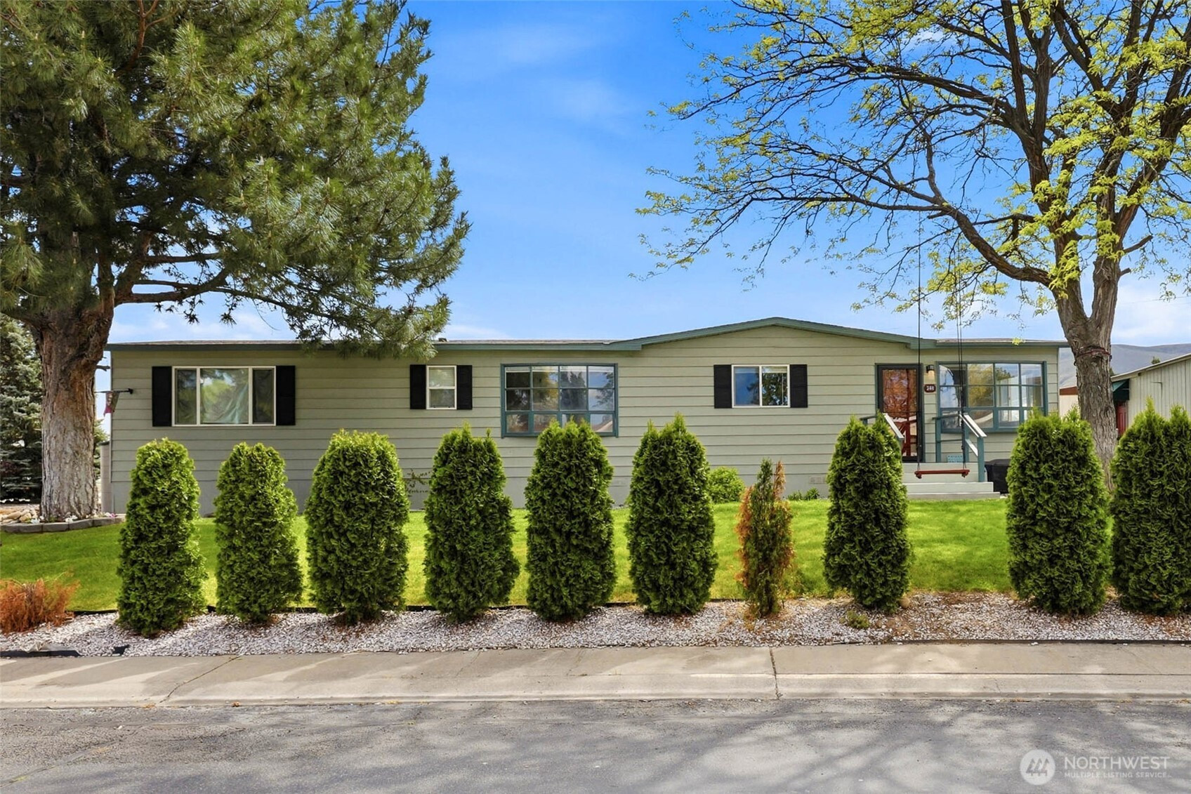 240 Skyline Dr, Richland, WA 99352