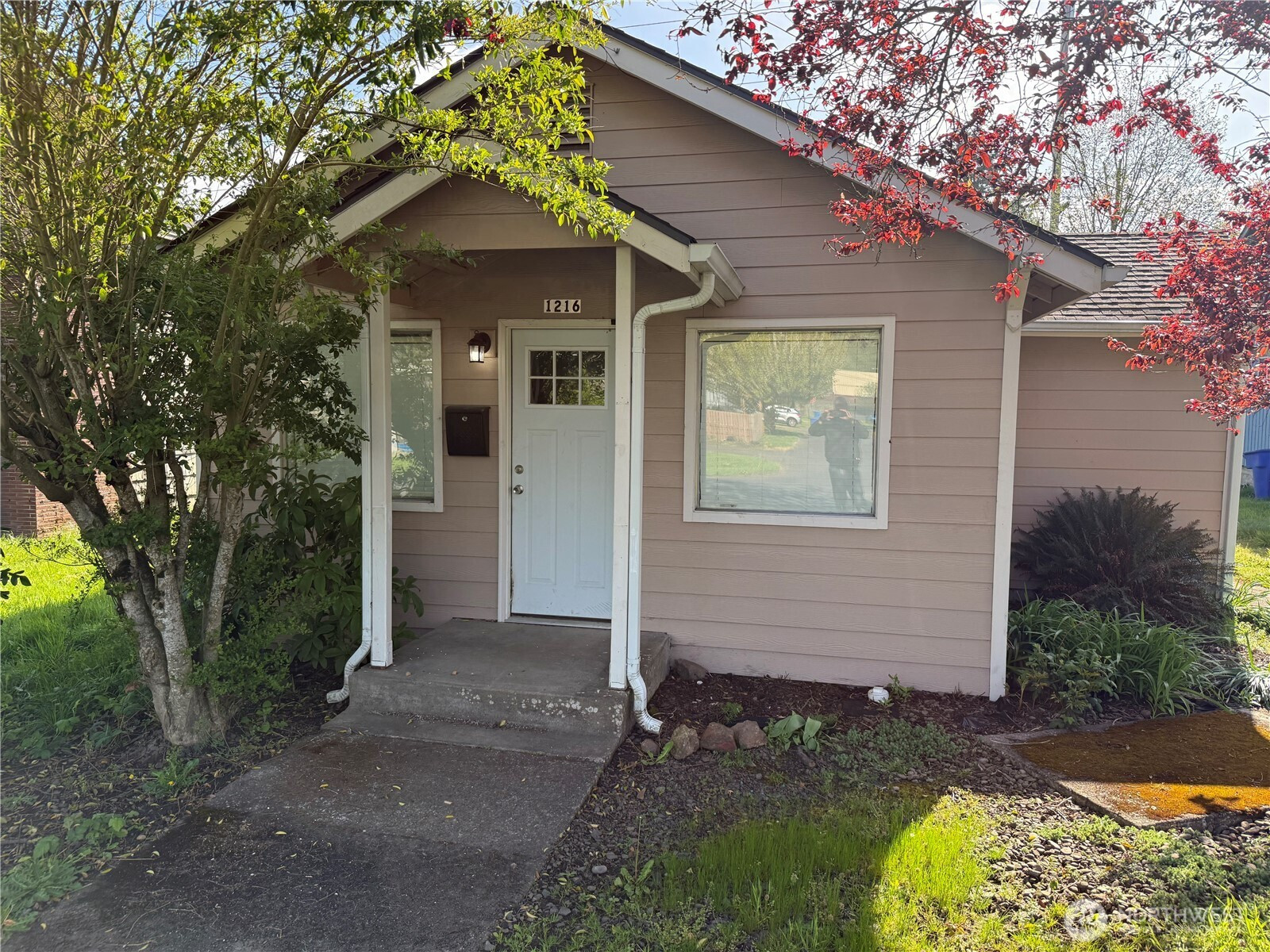 1216 N 1ST Avenue, Kelso, WA 98626