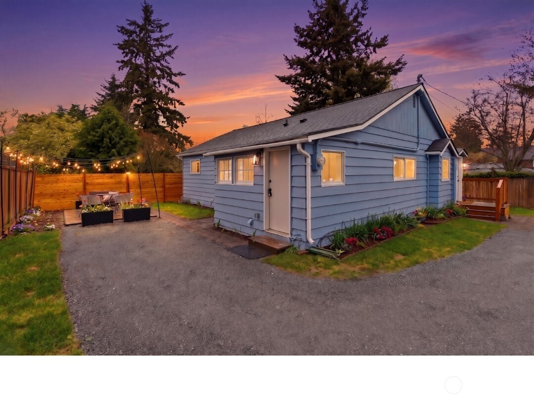 9601 12th Avenue NW, Seattle, WA 98117