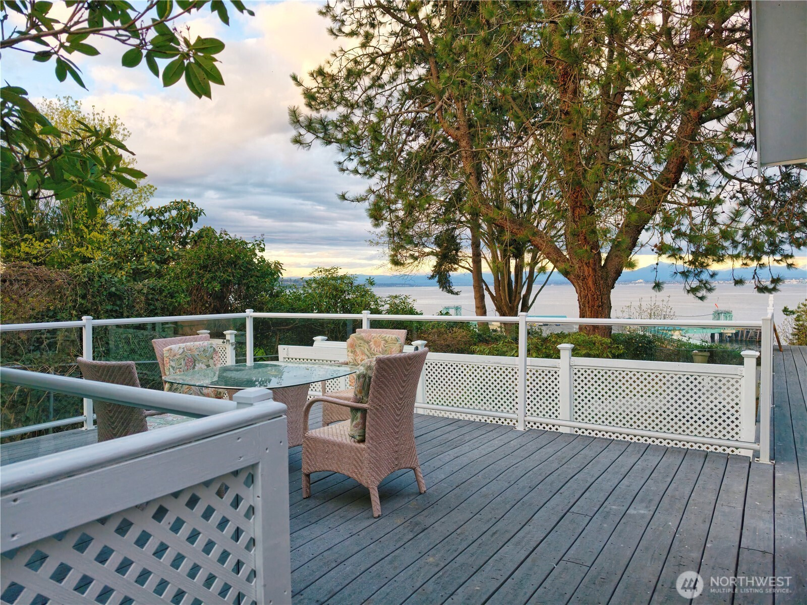 6513 Spencer Lane, Clinton, WA 98236