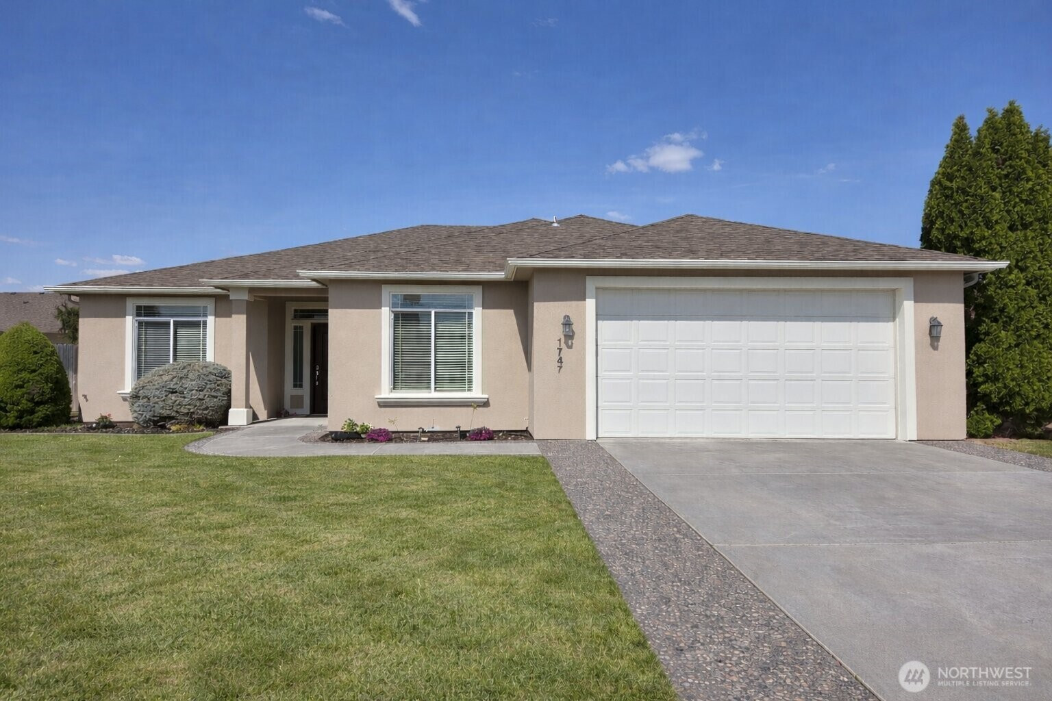 1747 Sunshine Ave, West Richland, WA 99353