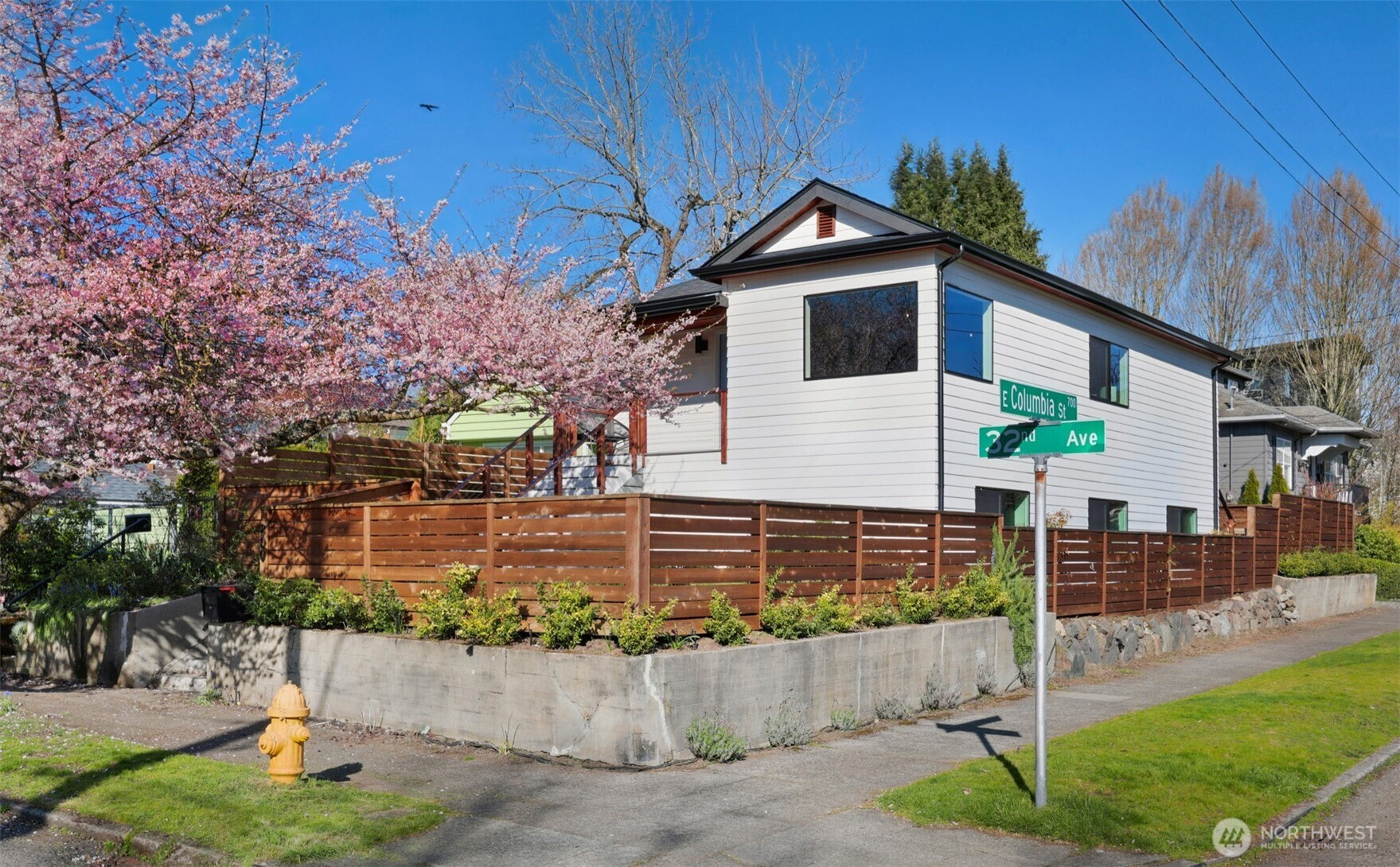 800 32nd Avenue, Seattle, WA 98122