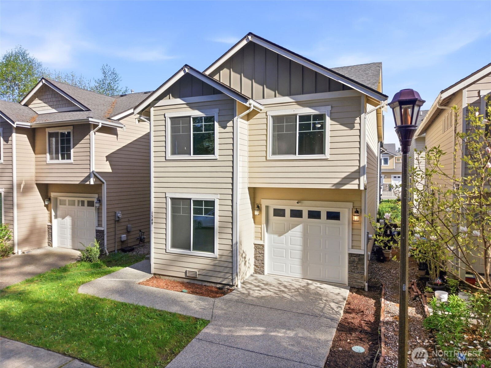 1569 NE Fontaine Way, Poulsbo, WA 98370