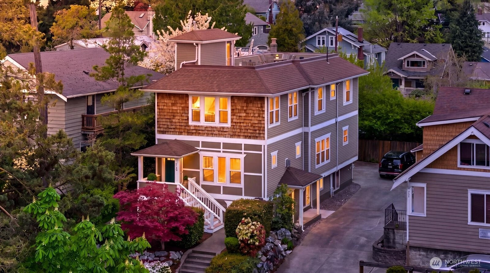 400 NE 50th Street, Seattle, WA 98105