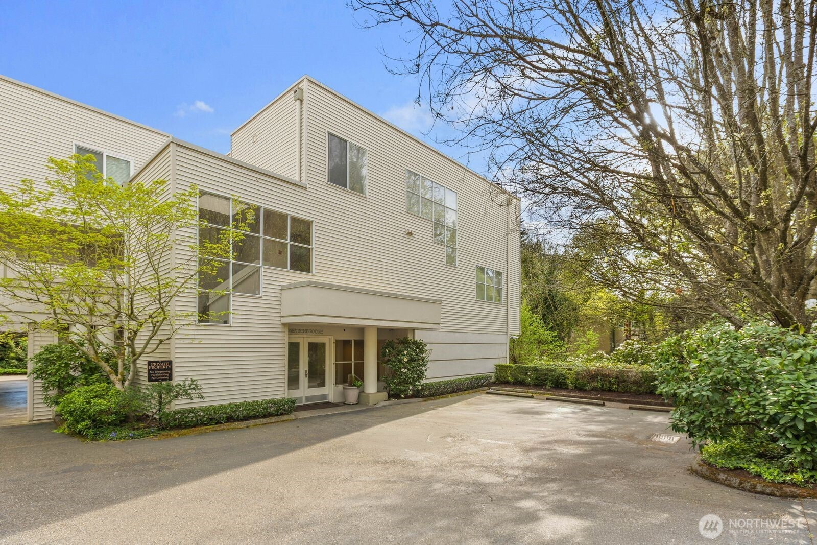 10237 SE 3rd Street, Bellevue, WA 98004