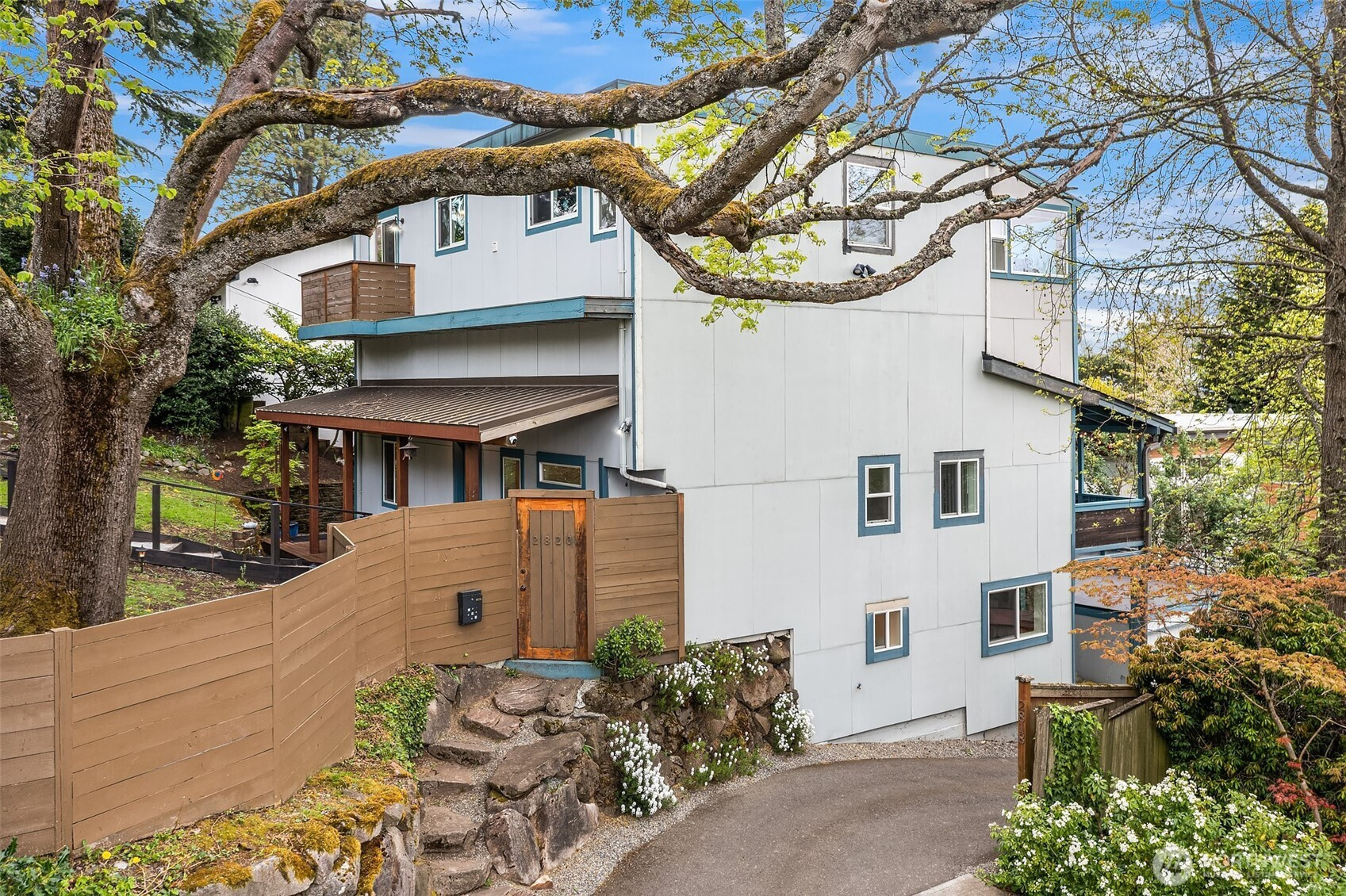 2820 27th Avenue W, Seattle, WA 98199