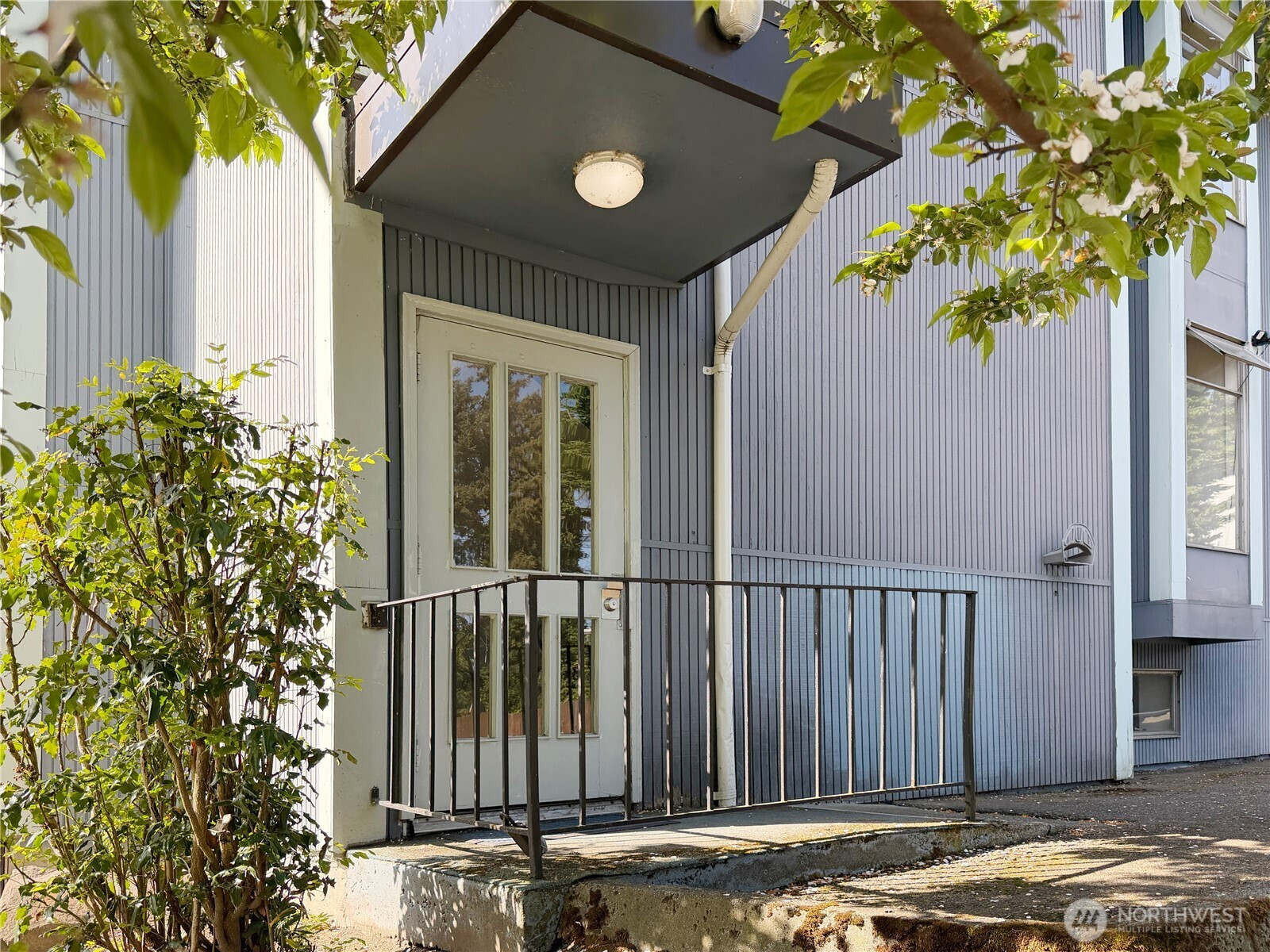 10459 Des Moines Memorial Drive S, Seattle, WA 98168