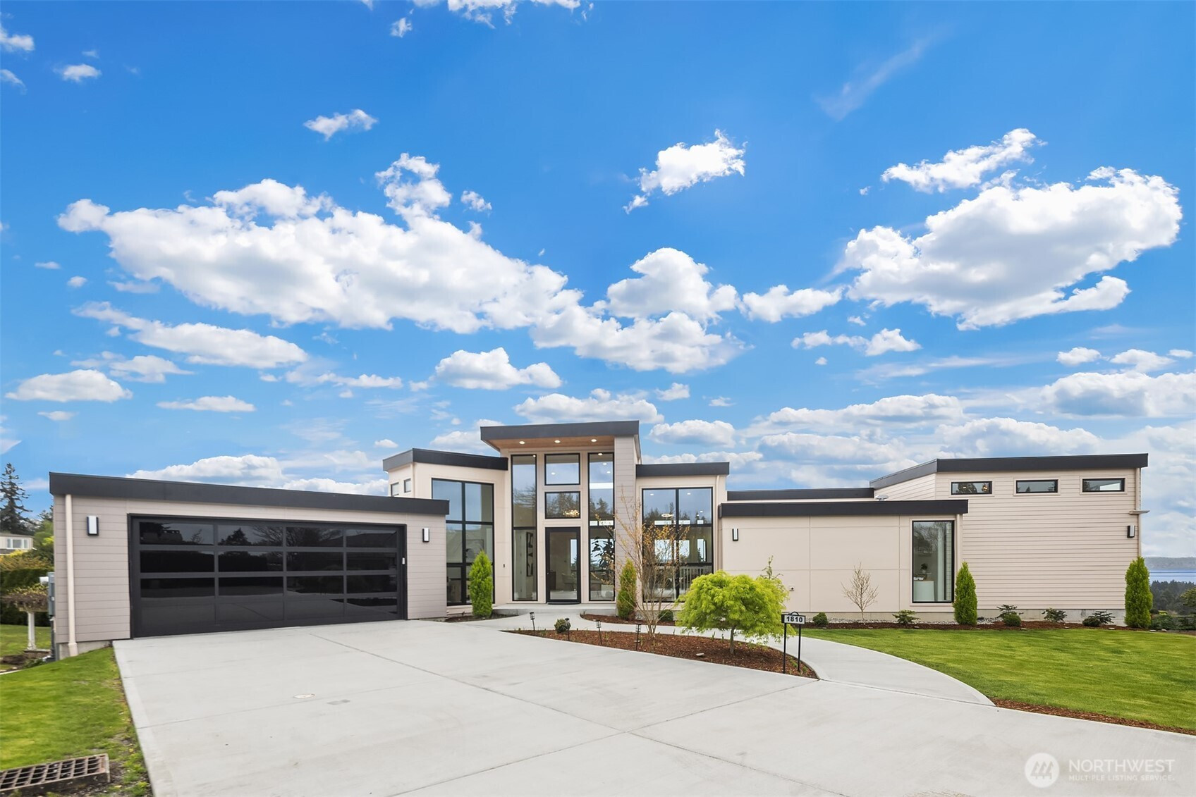 1810 91st Place NE, Clyde Hill, WA 98004