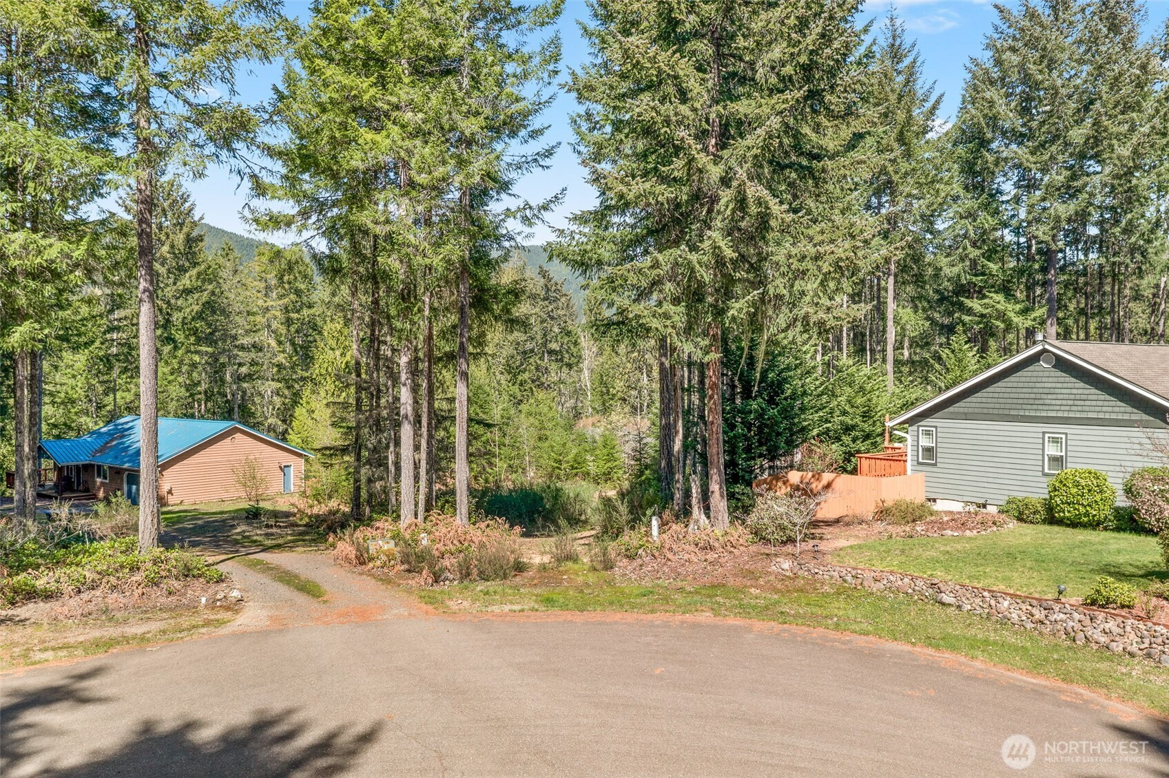 60 N Beaver Place N, Hoodsport, WA 98548