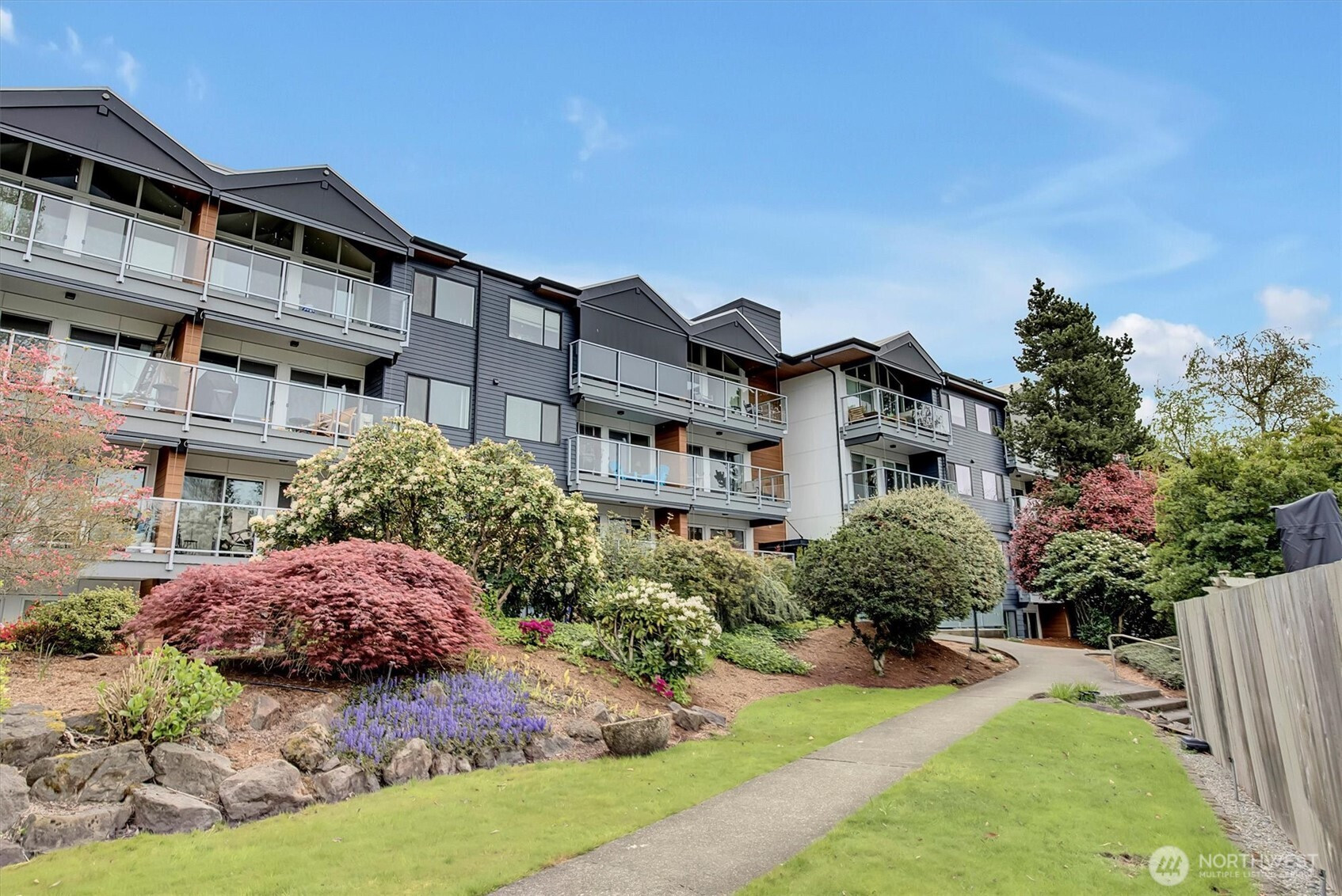 2501 Canterbury Lane E, Seattle, WA 98112