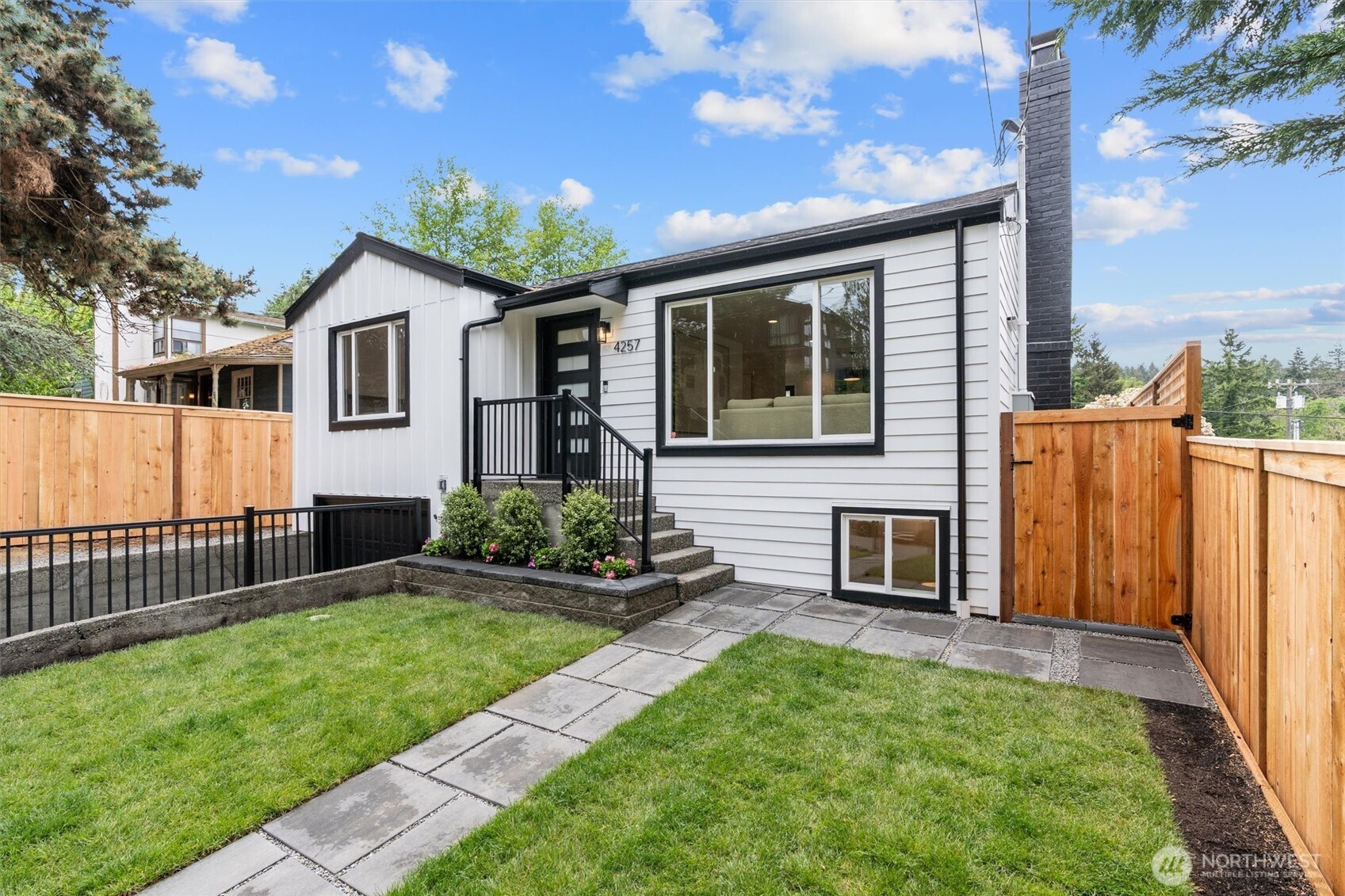 4257 W 33rd Ave W, Seattle, WA 98199