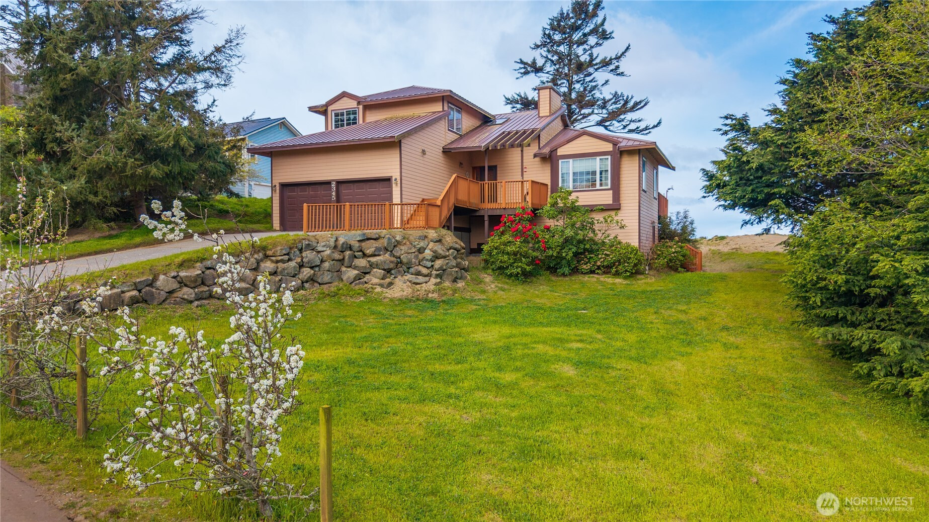 2345 W Beach Road, Oak Harbor, WA 98277