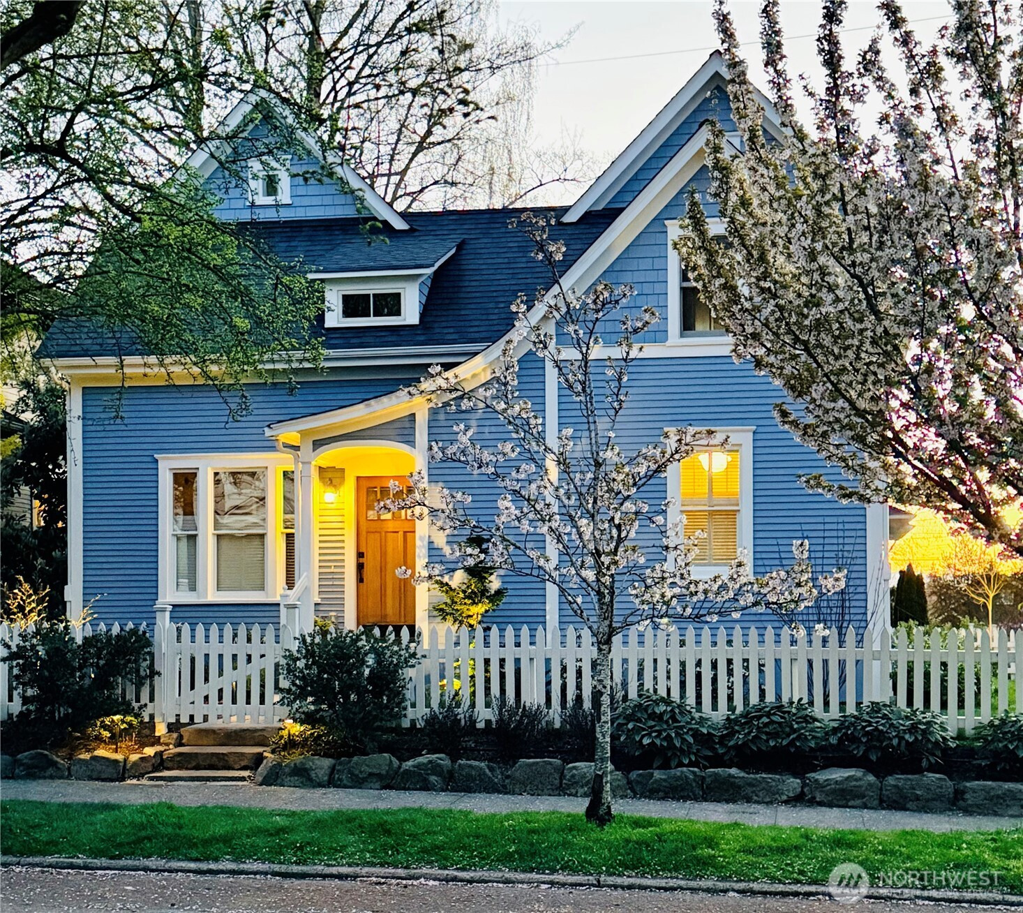 1823 Warren Avenue N, Seattle, WA 98109