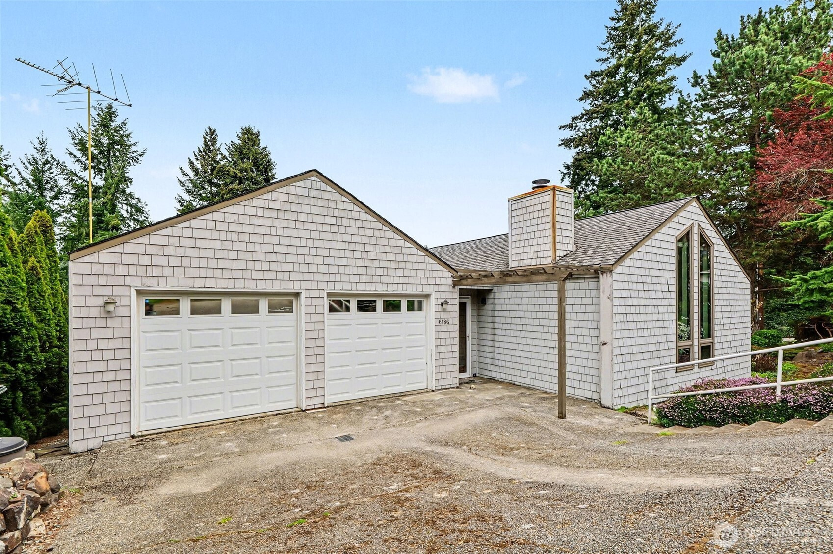 6186 NE 195th Court, Kenmore, WA 98028