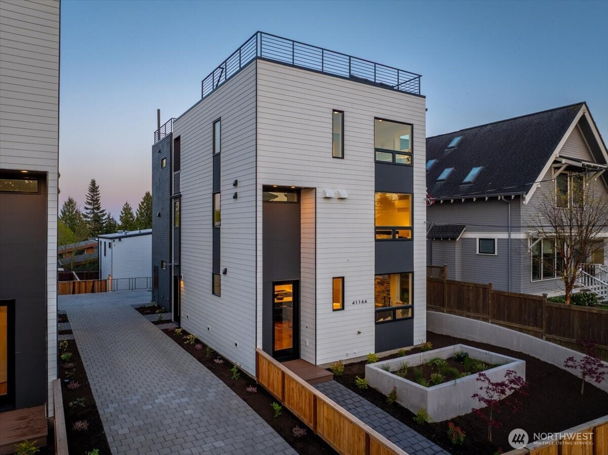 4116 A Burke Avenue N, Seattle, WA 98103