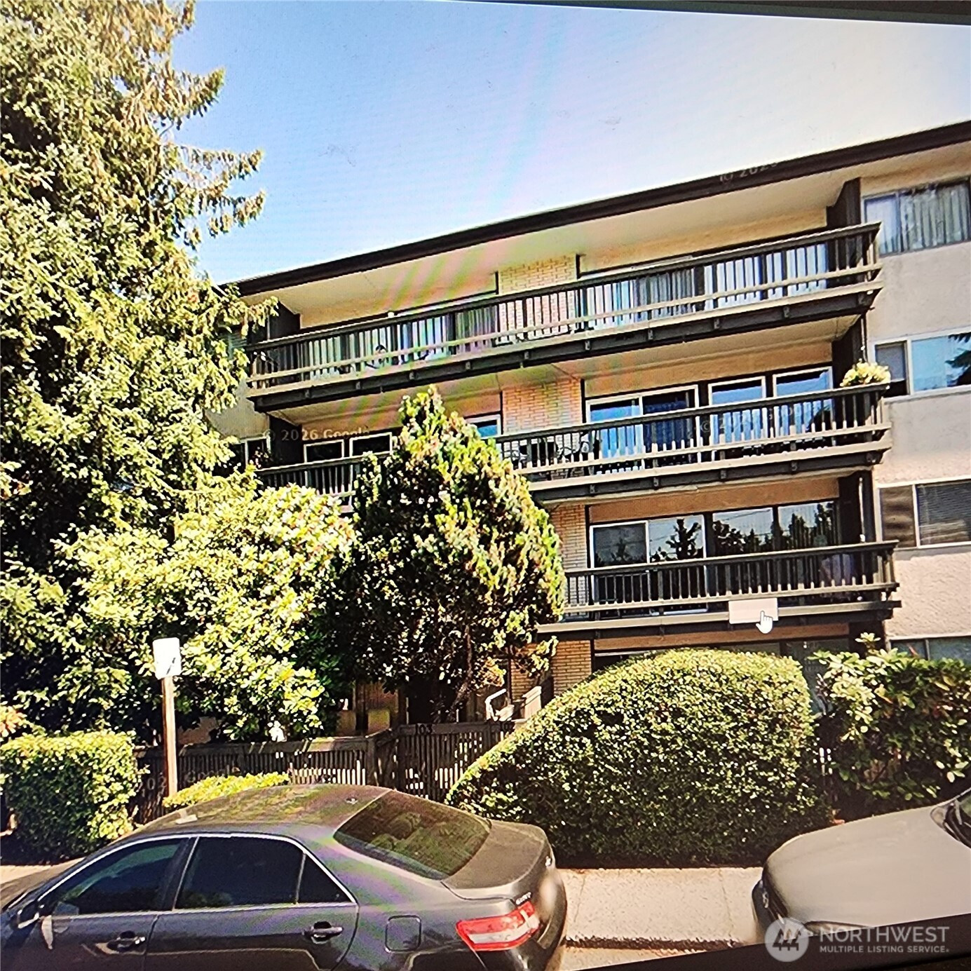 2500 81st Avenue SE, Mercer Island, WA 98040