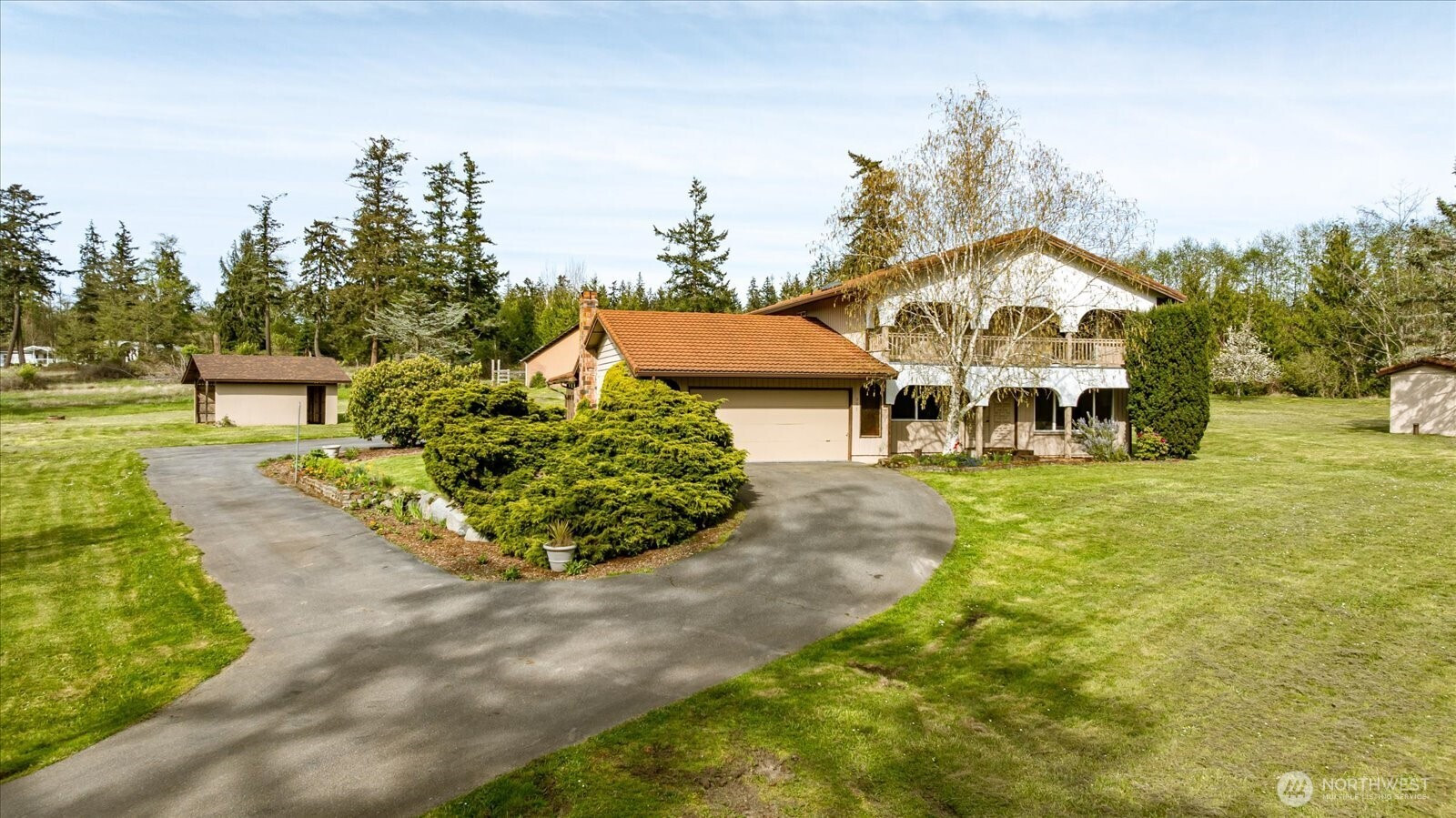 987 E Crescent Harbor Road, Oak Harbor, WA 98277