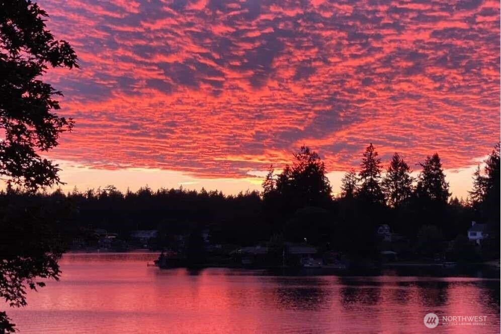 10040 Dekoven Drive SW, Lakewood, WA 98499