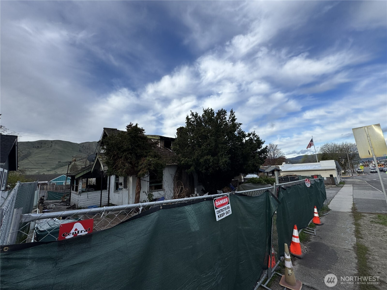 418 E Woodin Avenue, Chelan, WA 98816