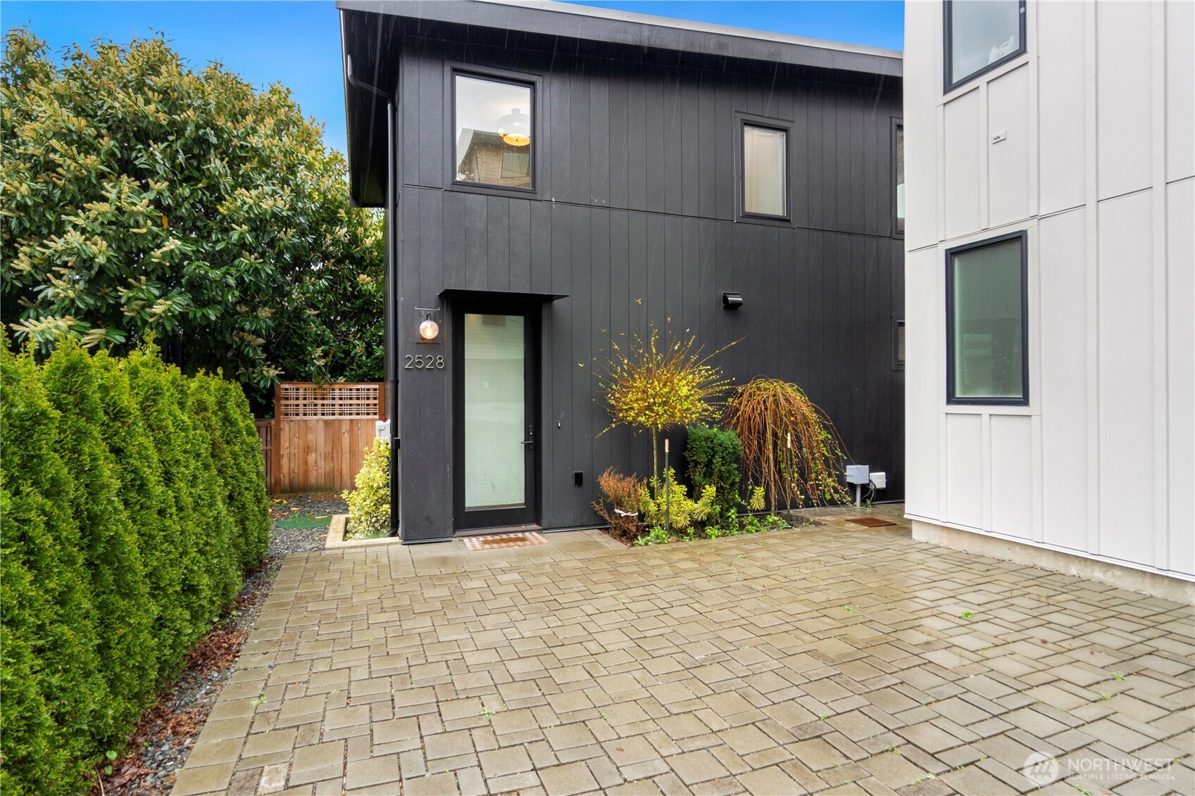 2528 27th Avenue W, Seattle, WA 98199