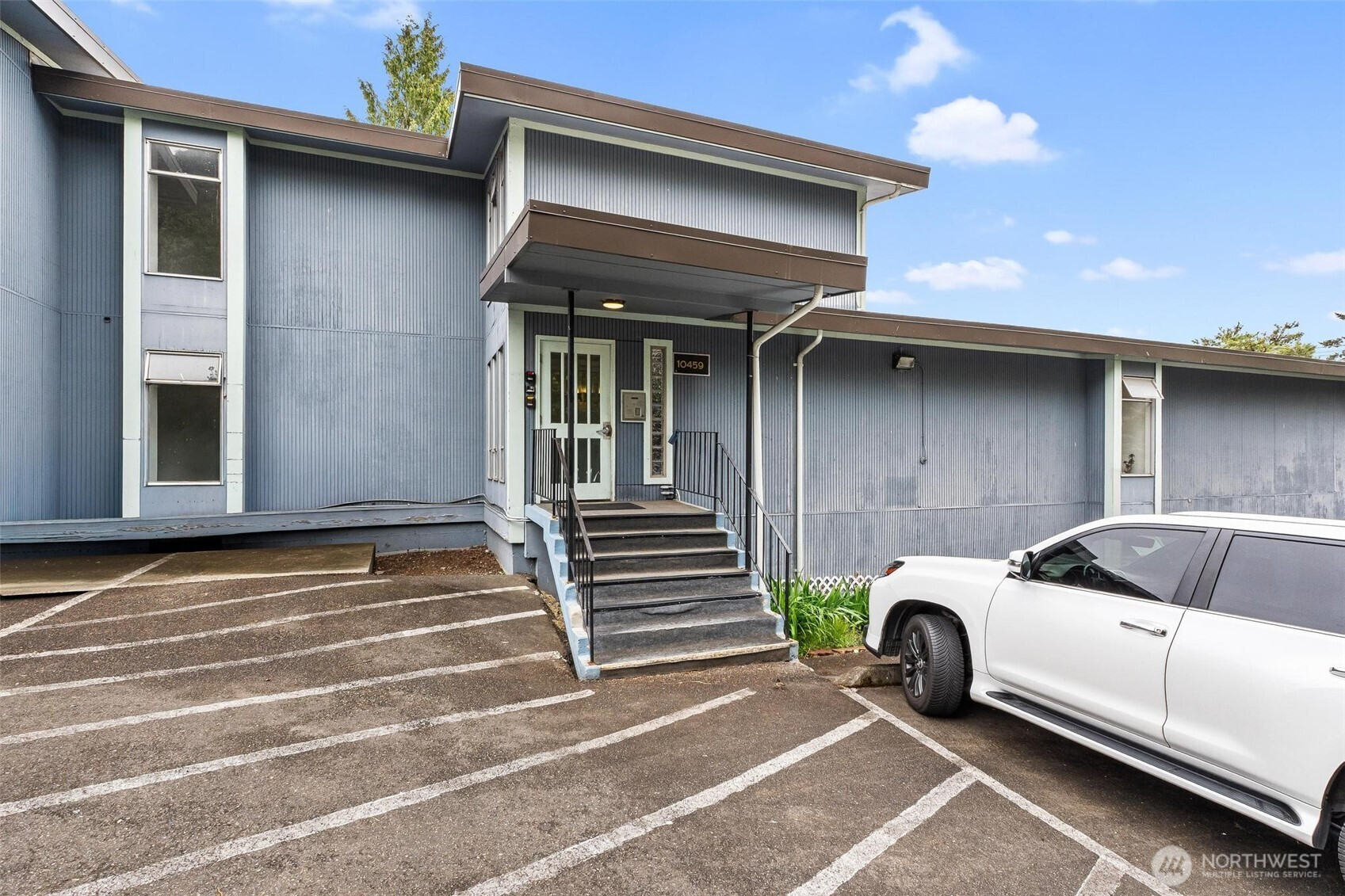10459 Des Moines Memorial Drive S, Seattle, WA 98168