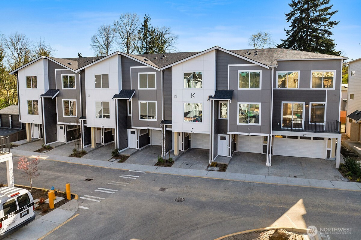 16823 Alder Way, Lynnwood, WA 98037