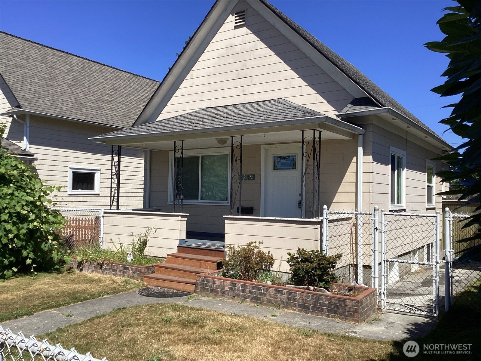 2219 Rockefeller Avenue, Everett, WA 98201