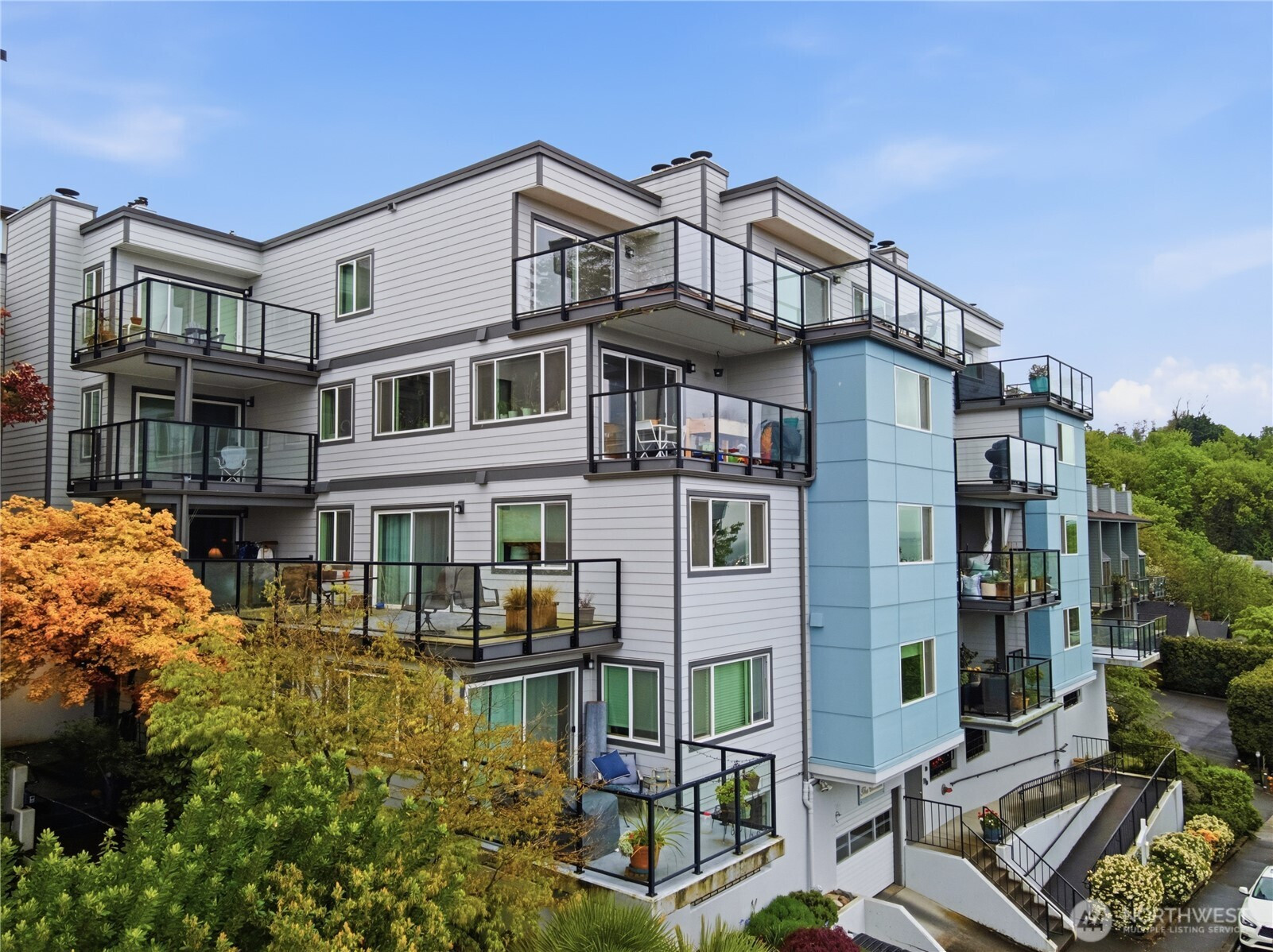 2040 13th Avenue W, Seattle, WA 98119