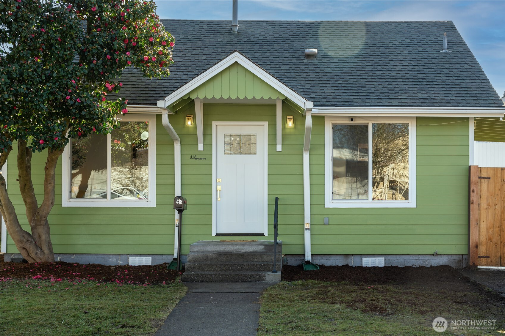 418 W Main, Puyallup, WA 98371