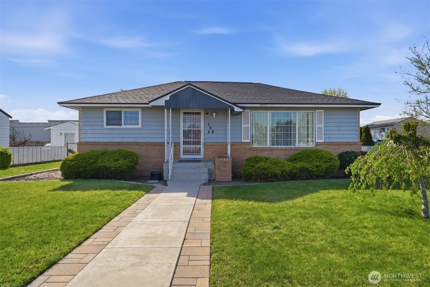 128 N Wehe Avenue, Pasco, WA 99301