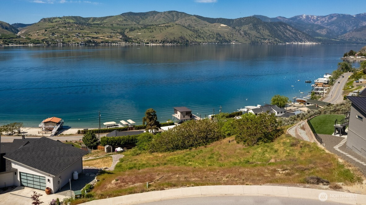 209 Apple Avenue, Chelan, WA 98816