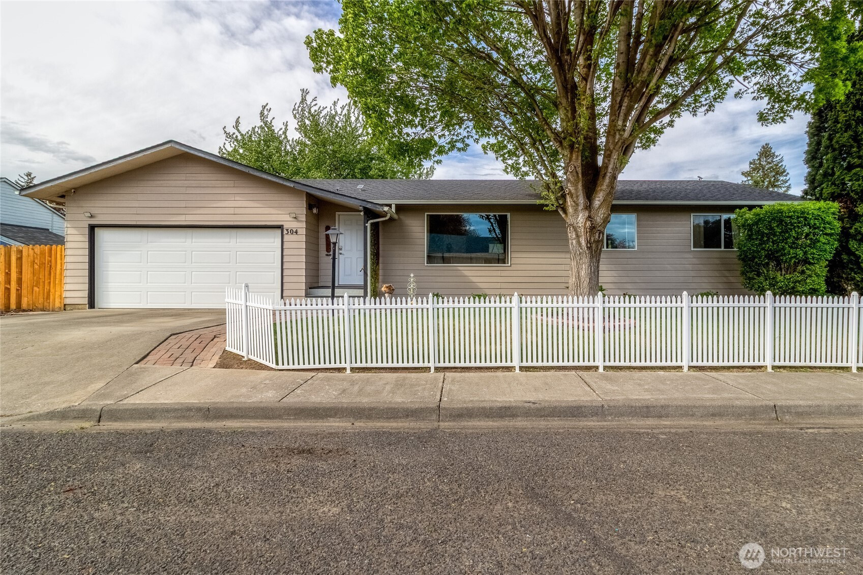 304 SW 11th Street, College Place, WA 99324