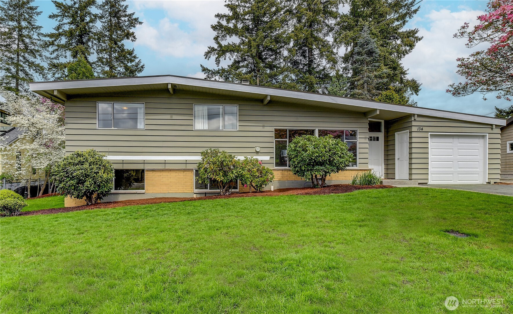 134 160th Place SE, Bellevue, WA 98008