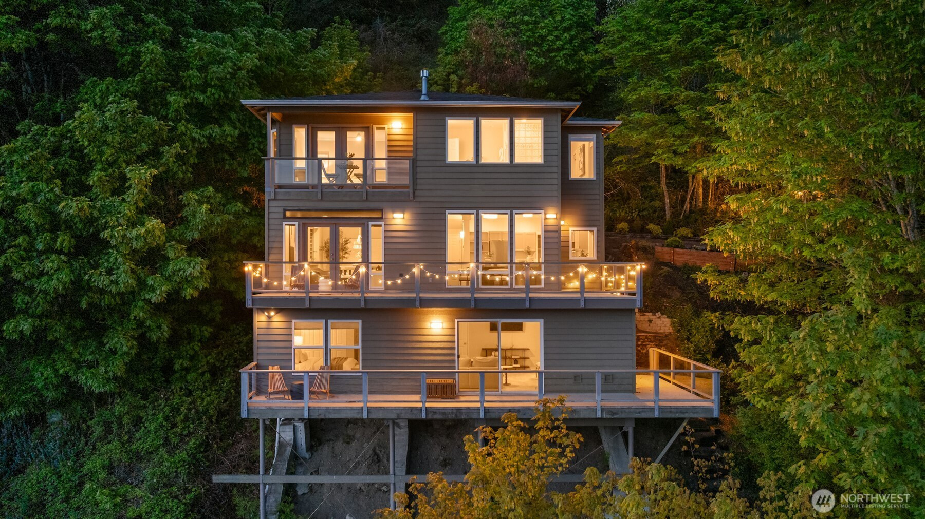 10835 Arroyo Beach Place SW, Seattle, WA 98146