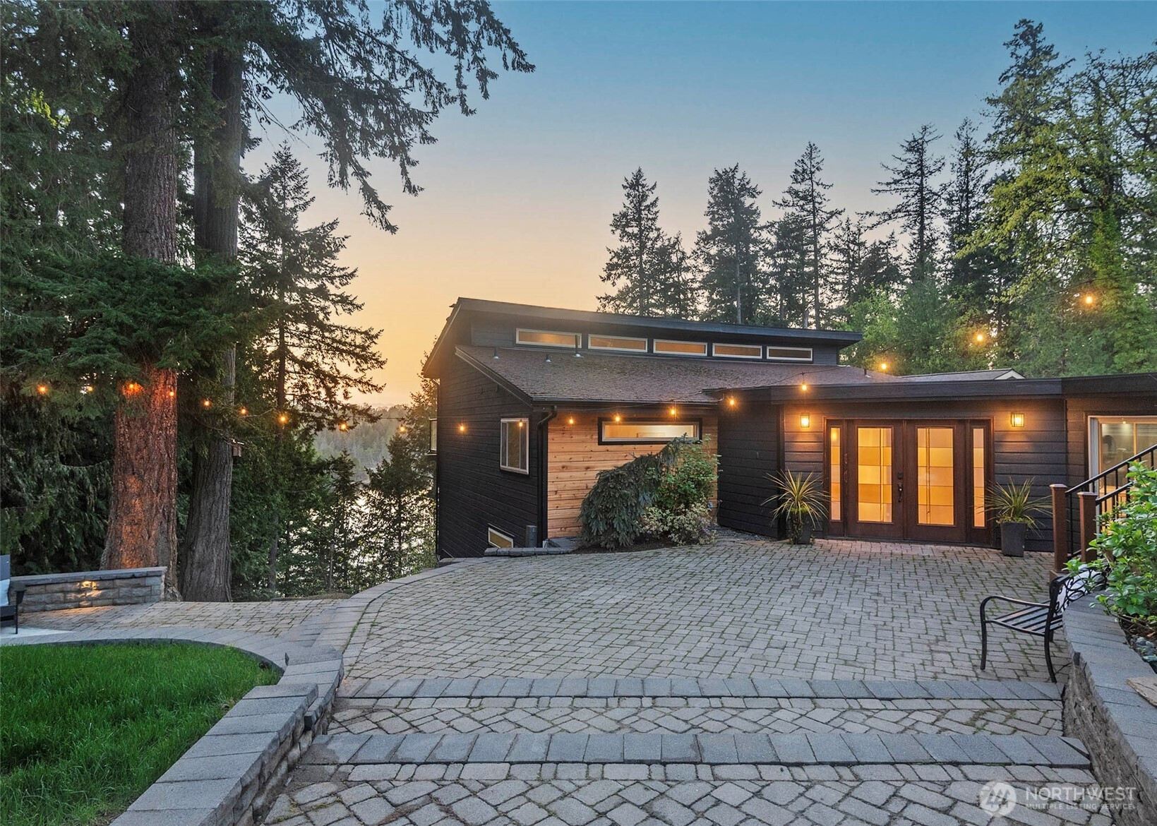 18631 E Spring Lake Drive SE, Renton, WA 98058