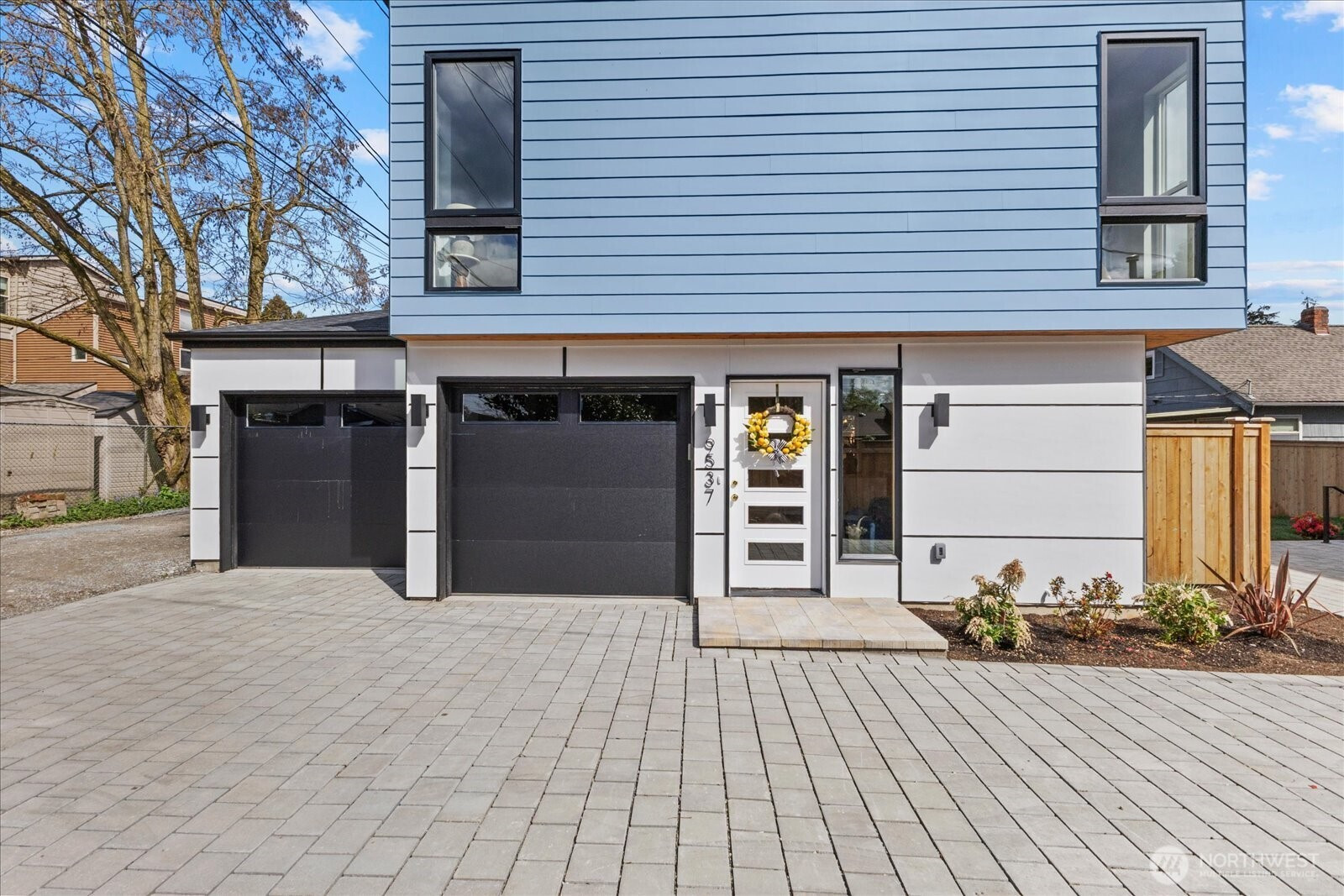 9537 Dayton Avenue N, Seattle, WA 98103