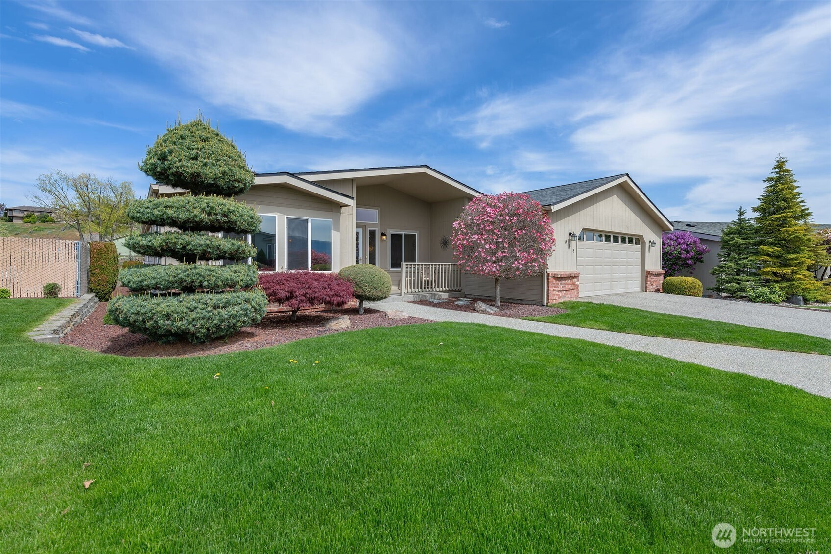 586 Canyon Drive, East Wenatchee, WA 98802