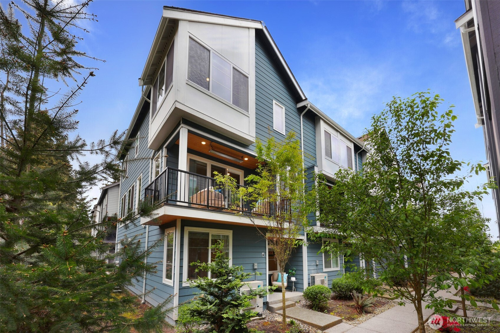 6633 NE 188th Court, Kenmore, WA 98028