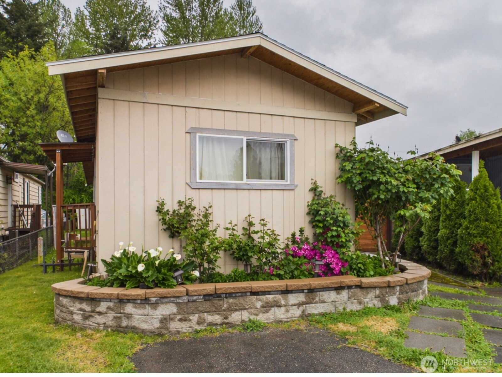 827 Valley Highway S, Kent, WA 98032