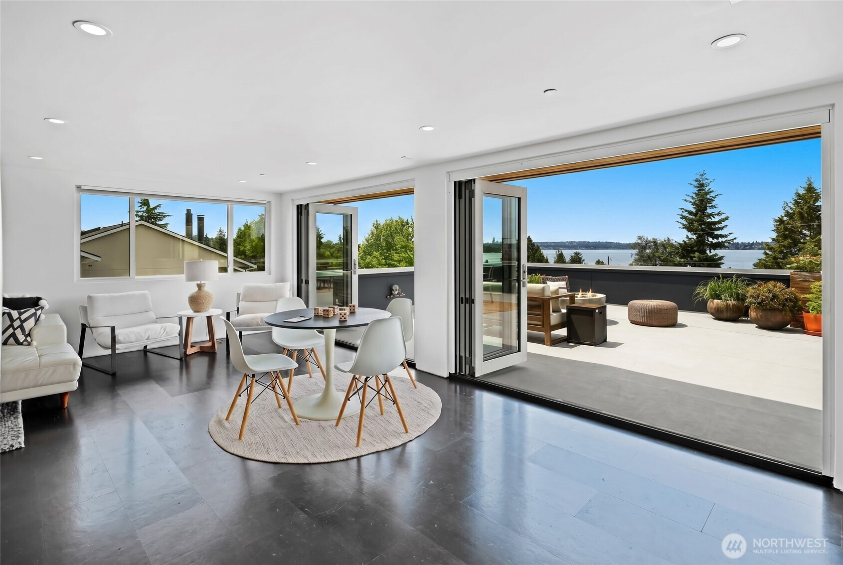 6304 Lakeview Drive, Kirkland, WA 98033