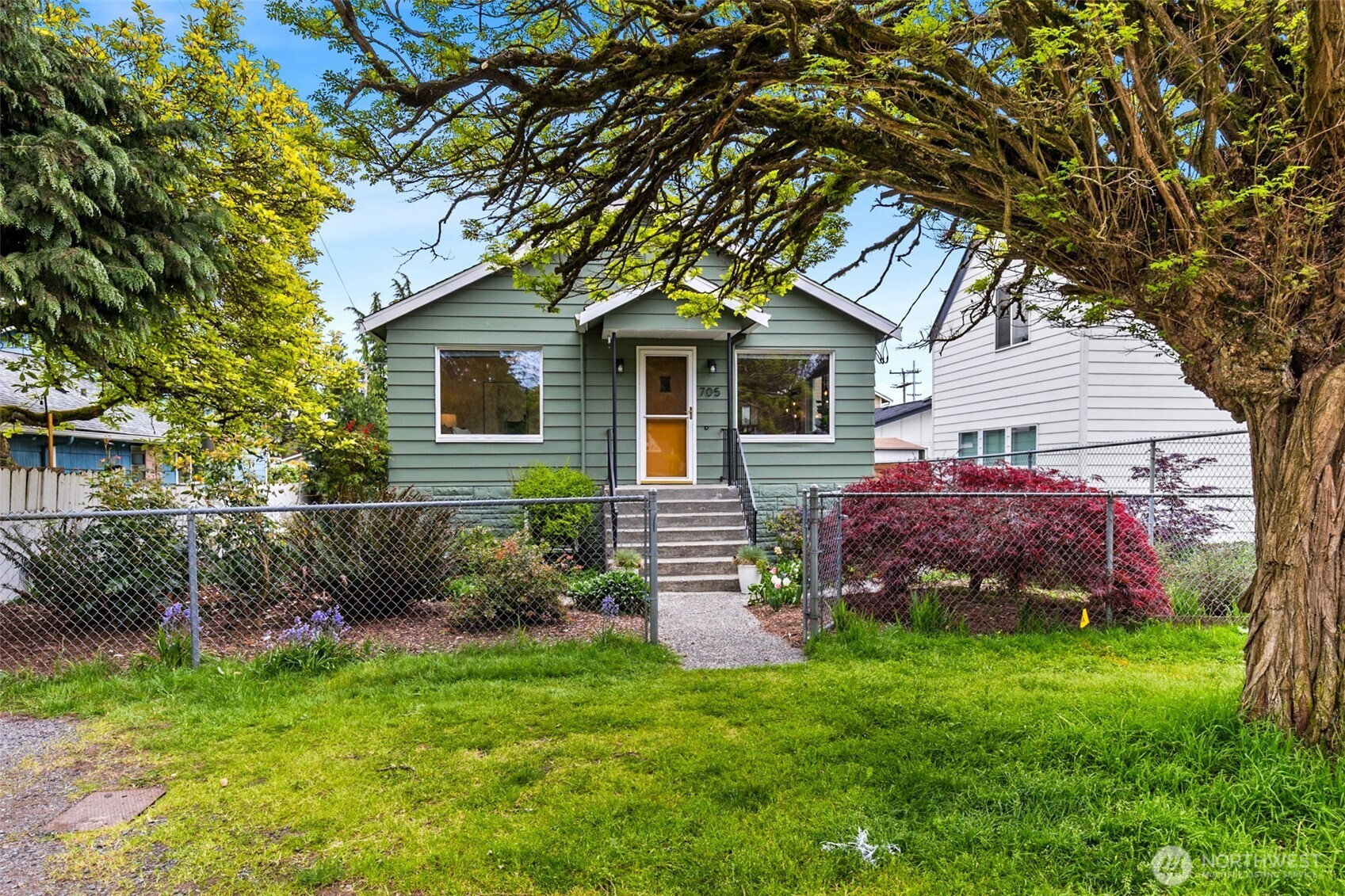 705 N 104th Street, Seattle, WA 98133