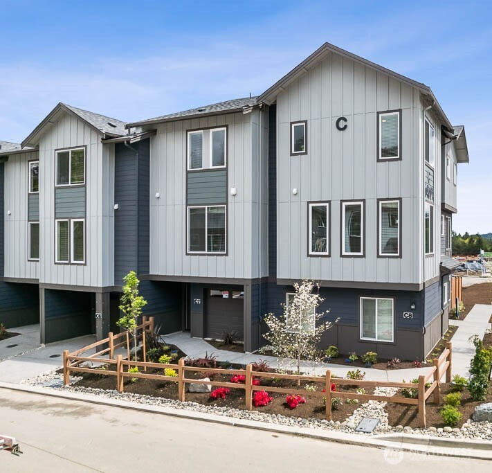 16830 20th Avenue W, Lynnwood, WA 98037