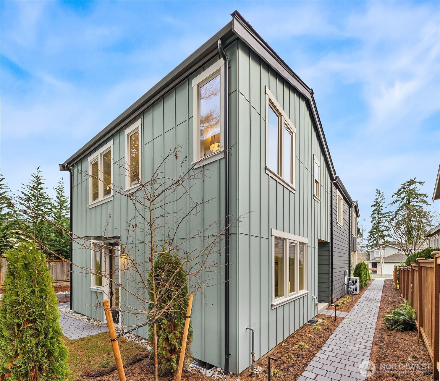 639 18th Avenue W, Kirkland, WA 98033