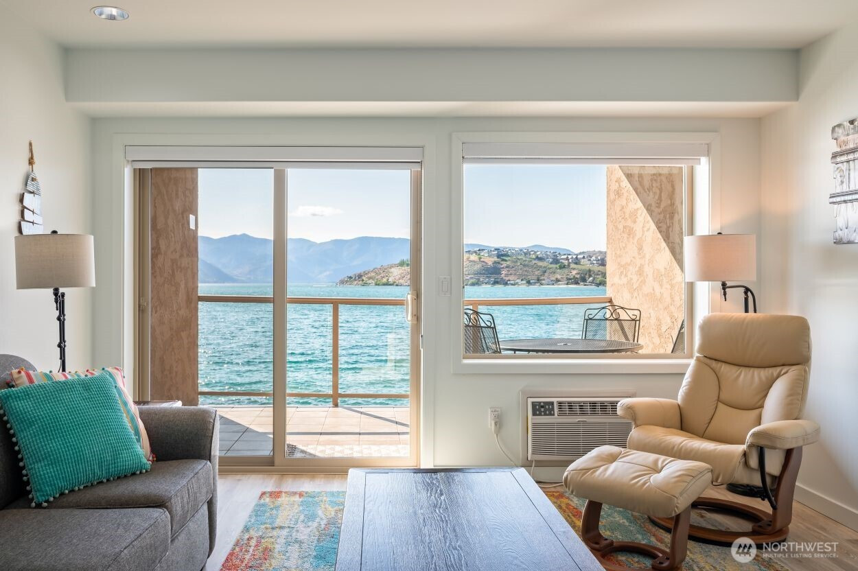 322 W Woodin Avenue, Chelan, WA 98816